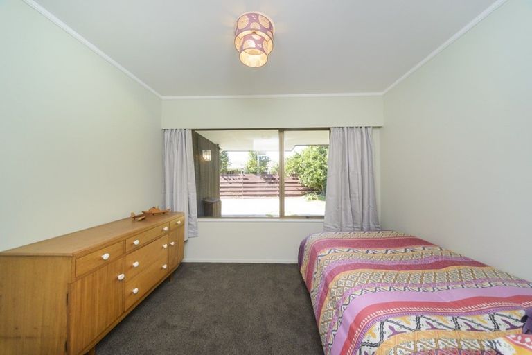 Photo of property in 15 Truscott Grove, Awapuni, Palmerston North, 4412