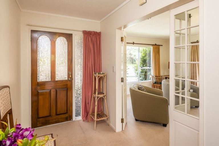 Photo of property in 60 Rewarewa Crescent, Waikanae, 5036