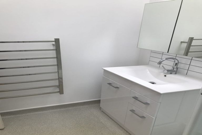 Photo of property in The Villas, 14/33 Hobson Street, Thorndon, Wellington, 6011