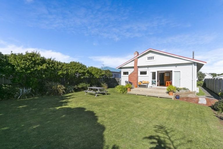 Photo of property in 123 Rongotai Road, Kilbirnie, Wellington, 6022