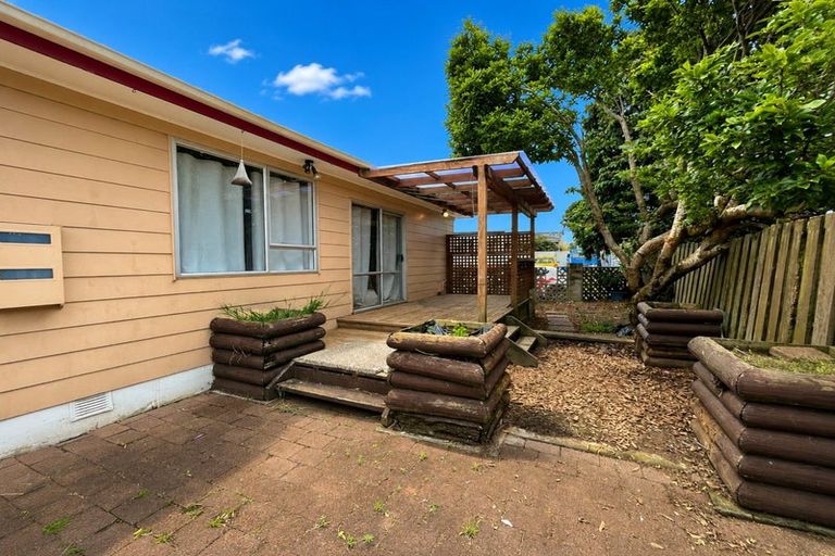 Photo of property in 23 Balloch Street, Randwick Park, Auckland, 2105