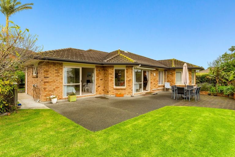 Photo of property in 2 Piriti Drive, Te Atatu Peninsula, Auckland, 0610