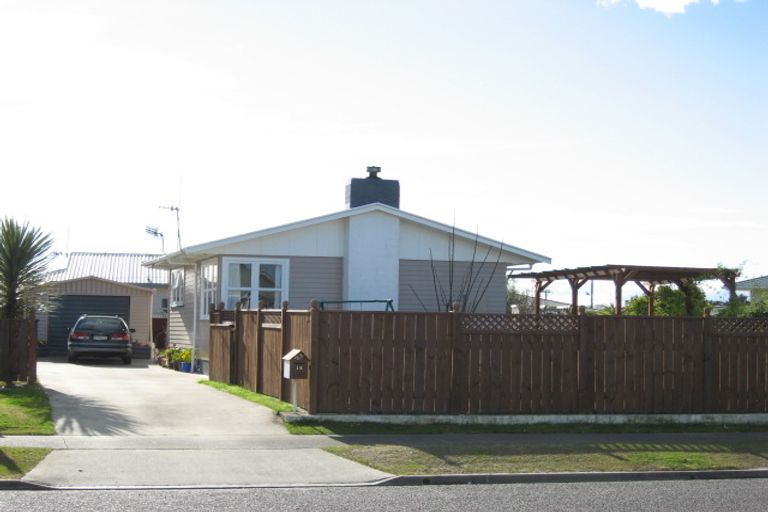 Photo of property in 16 Clarence Cox Crescent, Pirimai, Napier, 4112