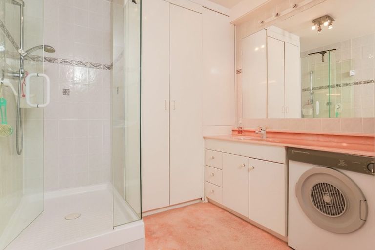 Photo of property in 8/25 Stanley Point Road, Stanley Point, Auckland, 0624