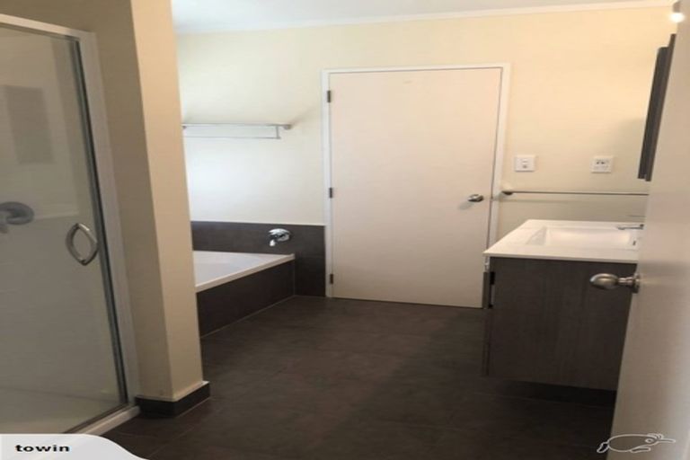 Photo of property in 48 Topliss Drive, Northcross, Auckland, 0632