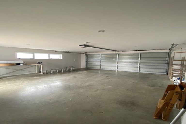 Photo of property in 61 Tamworth Crescent, Newlands, Wellington, 6037
