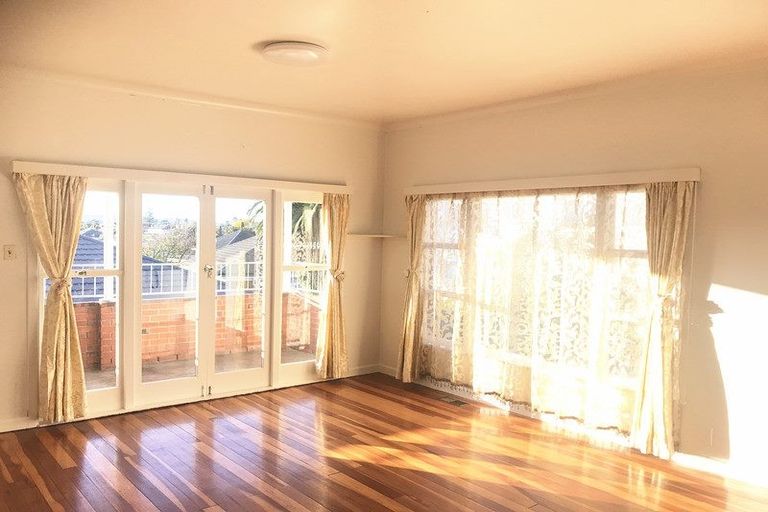 Photo of property in 12-14 Clevedon Road, Papakura, 2110