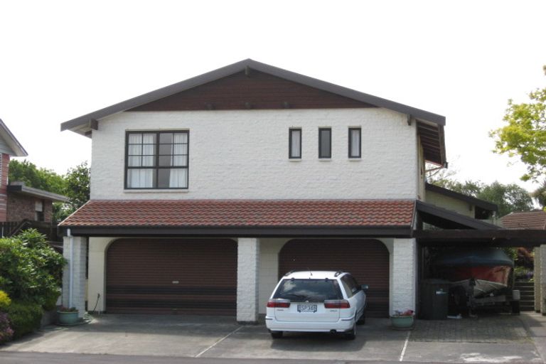 Photo of property in 16 Camberwell Place, Avonhead, Christchurch, 8042