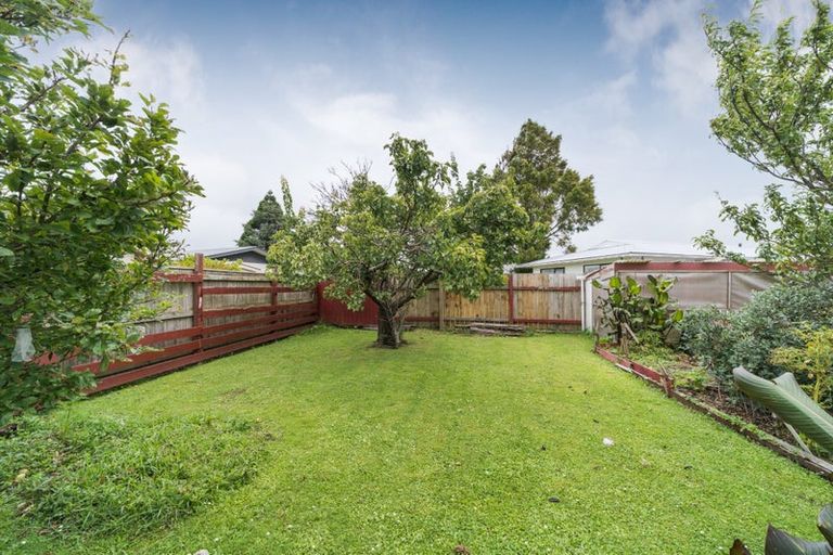 Photo of property in 43 Acacia Street, Kelvin Grove, Palmerston North, 4414