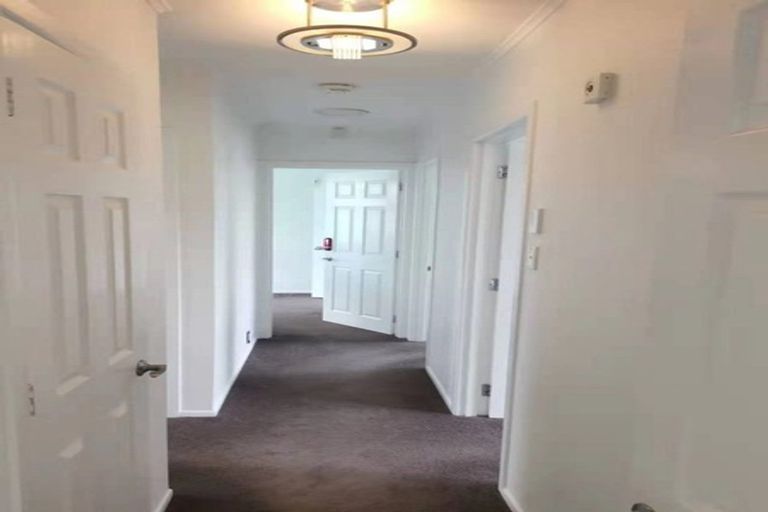 Photo of property in 27 Clinton Avenue, Te Atatu Peninsula, Auckland, 0610