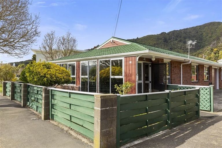Photo of property in 1/11 Hayward Terrace, Waiwhetu, Lower Hutt, 5010