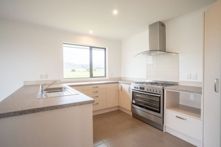 Photo of property in 33 Silicon Way, Fitzherbert, Palmerston North, 4410