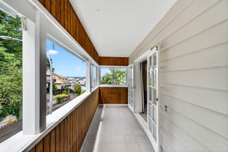 Photo of property in 10 Milton Road, Bluff Hill, Napier, 4110
