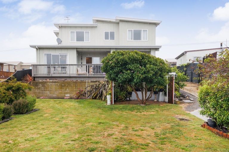 Photo of property in 9 Roore Street, Foxton Beach, Foxton, 4815