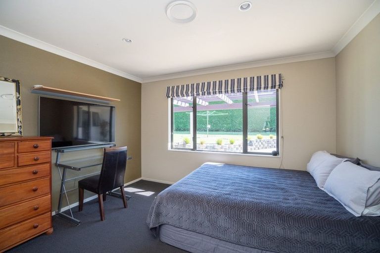 Photo of property in 34 Schnell Drive, Kelvin Grove, Palmerston North, 4414