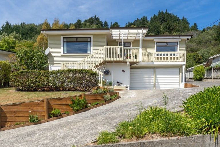 Photo of property in 91 Milton Terrace, Picton, 7220