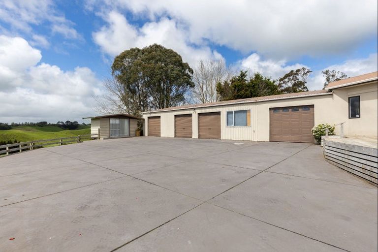Photo of property in 805 Richmond Road, Lepperton, New Plymouth, 4373