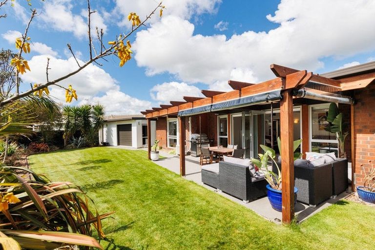 Photo of property in 15 Chilton Grove, Hokowhitu, Palmerston North, 4410