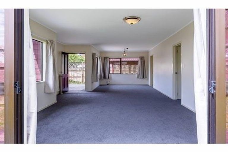 Photo of property in 3/54 Swanson Road, Henderson, Auckland, 0610