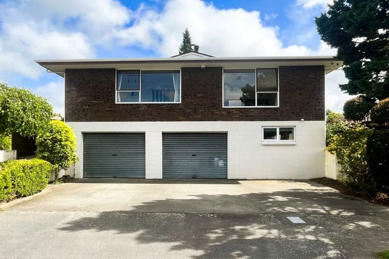 Photo of property in 14 Camberwell Place, Avonhead, Christchurch, 8042