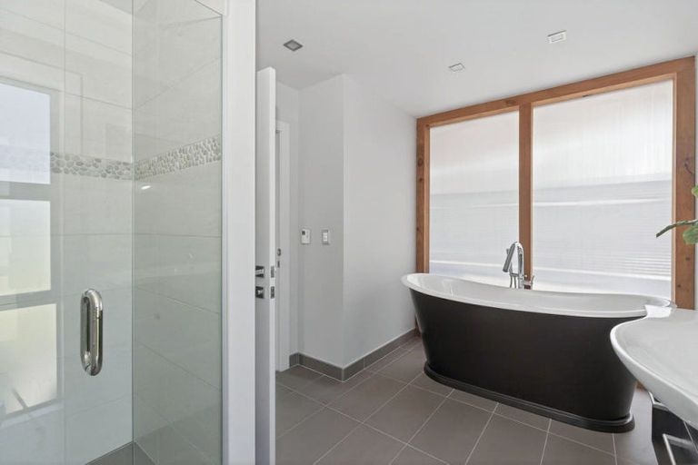 Photo of property in 28 Sam John Place, Lake Hawea, 9382