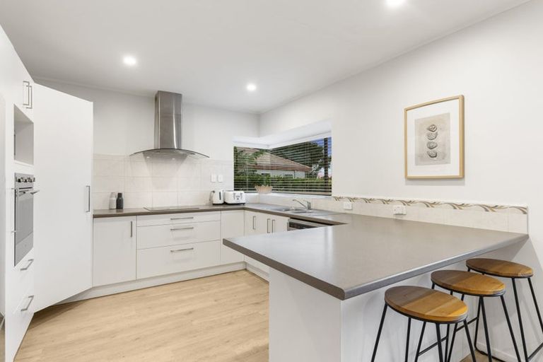Photo of property in 5 Bridgehead Cove, West Harbour, Auckland, 0618