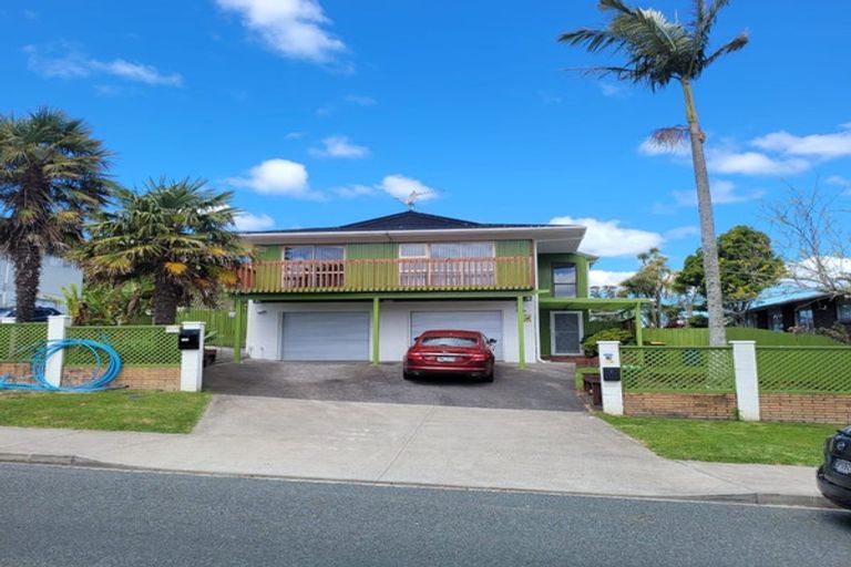 Photo of property in 18 Reynella Drive, Massey, Auckland, 0614