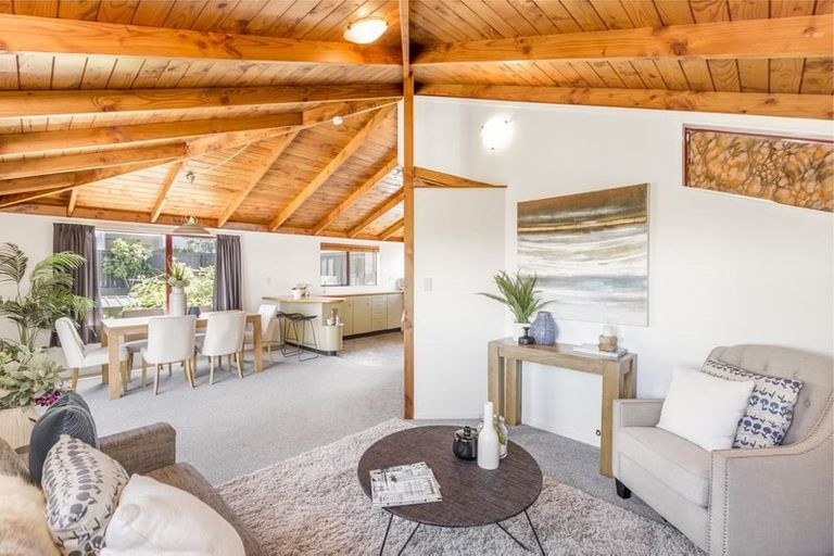 Photo of property in 2/43 Rawene Road, Birkenhead, Auckland, 0626