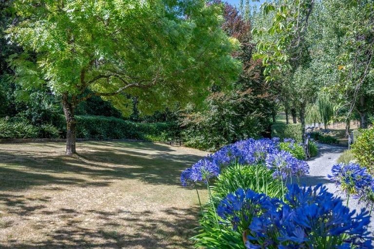 Photo of property in 6890 Christchurch Akaroa Road, Takamatua, 7581