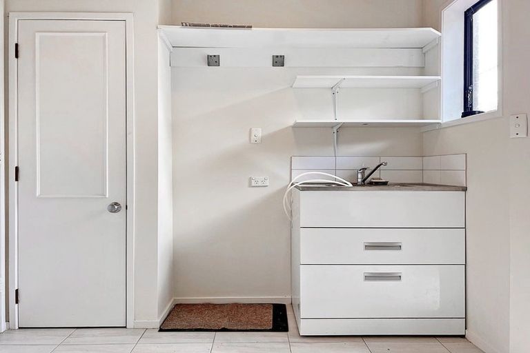 Photo of property in 1/17 Milford Road, Milford, Auckland, 0620