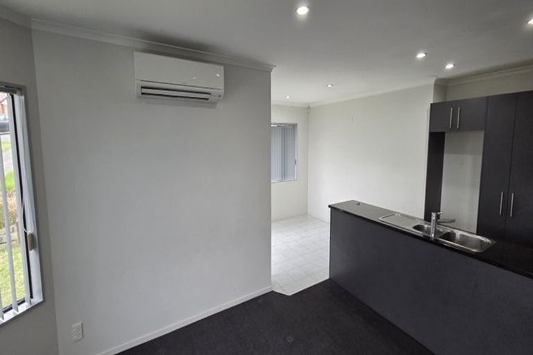Photo of property in 33 Edgewood Way, Henderson, Auckland, 0612