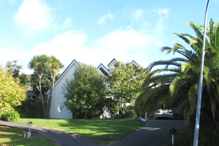 Photo of property in 12a Perendale Close, Shamrock Park, Auckland, 2016