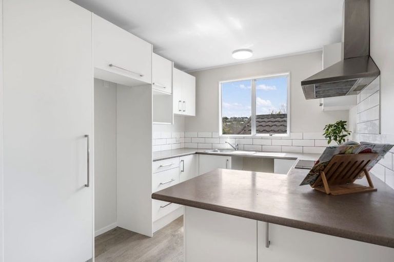 Photo of property in 63 Trias Road, Totara Vale, Auckland, 0629