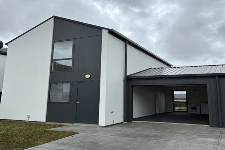 Photo of property in 5 Wheatsheaf Lane, Heathcote Valley, Christchurch, 8022