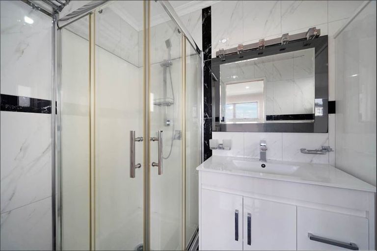 Photo of property in 17 Kohinoor Avenue, Mangere, Auckland, 2022