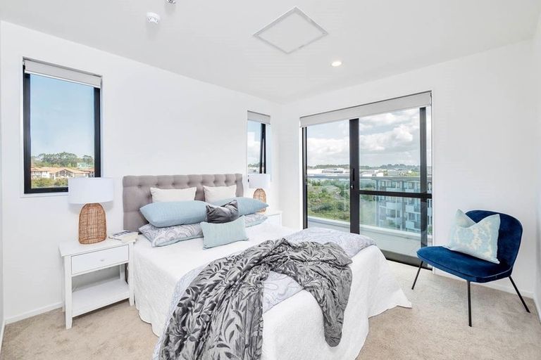 Photo of property in Apollo Apartments, 201/46 Rosedale Road, Rosedale, Auckland, 0632