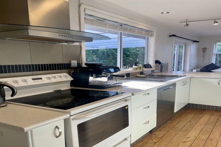 Photo of property in 9 Ross Crescent, Orewa, 0931