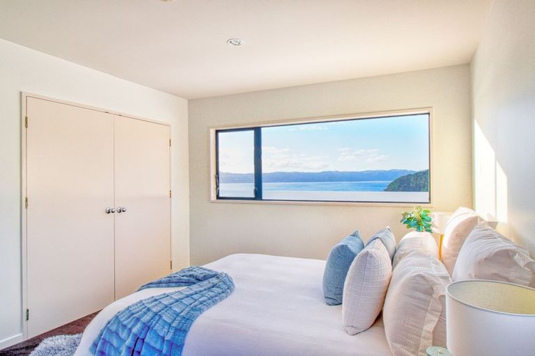 Photo of property in 20 Countess Close, Maupuia, Wellington, 6022