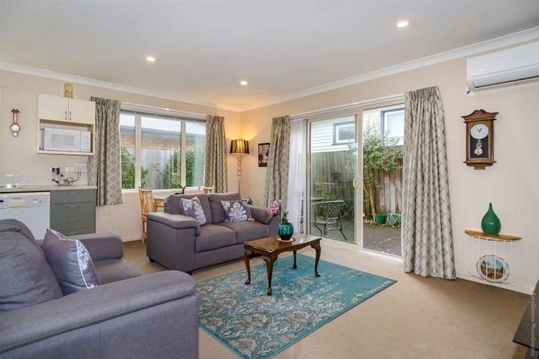 Photo of property in 2/60 Bassett Street, Burwood, Christchurch, 8083
