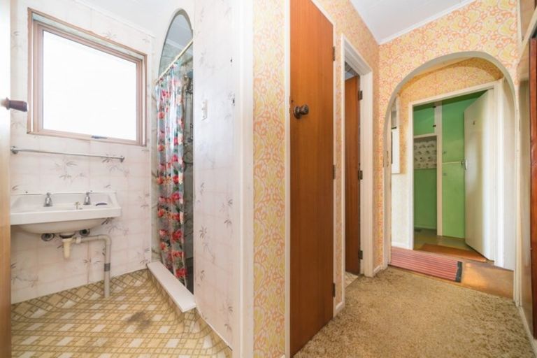 Photo of property in 18 Ellesmere Crescent, Highbury, Palmerston North, 4412