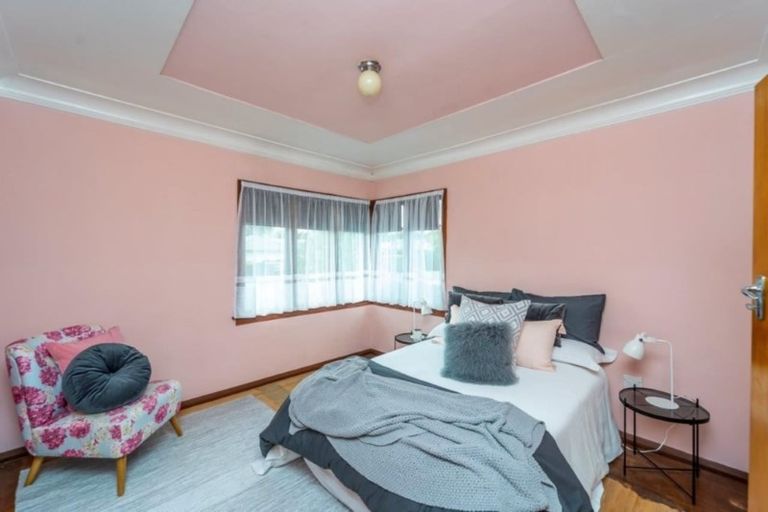 Photo of property in 16 Humphries Street, Greytown, 5712