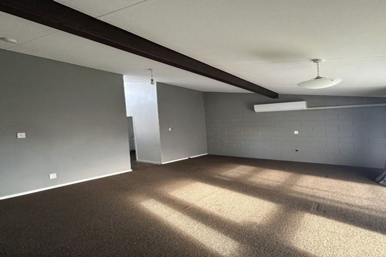 Photo of property in 6 Westmere Place, Takaro, Palmerston North, 4412