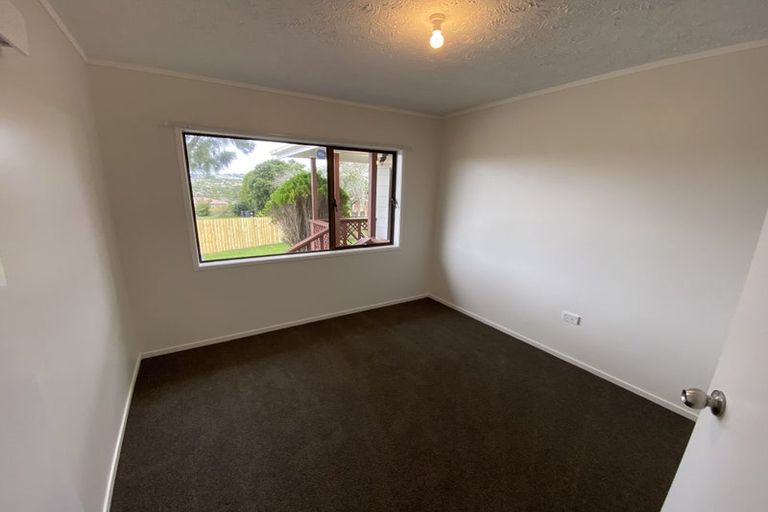 Photo of property in 17 Brougham Place, West Harbour, Auckland, 0618