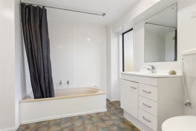 Photo of property in 33 Alidade Place, Massey, Auckland, 0614