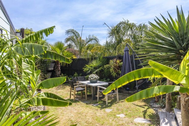 Photo of property in 2 Island View Terrace, Waikanae Beach, Waikanae, 5036