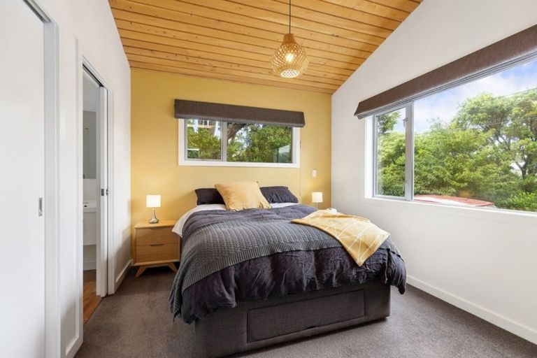 Photo of property in 23 West Road, Northland, Wellington, 6012