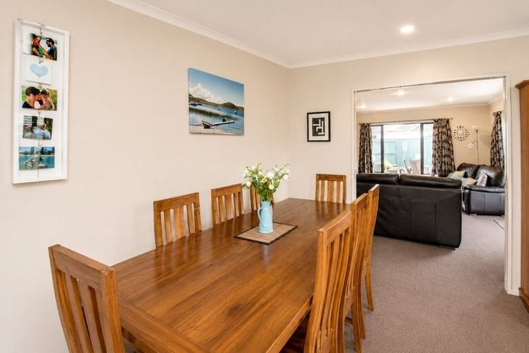 Photo of property in 4 Dryden Court, Kelvin Grove, Palmerston North, 4414