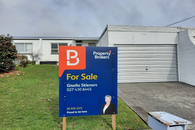 Photo of property in 10 Banks Street, Marfell, New Plymouth, 4310