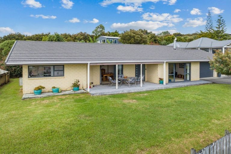 Photo of property in 10 Frangipani Street, Cable Bay, 0420