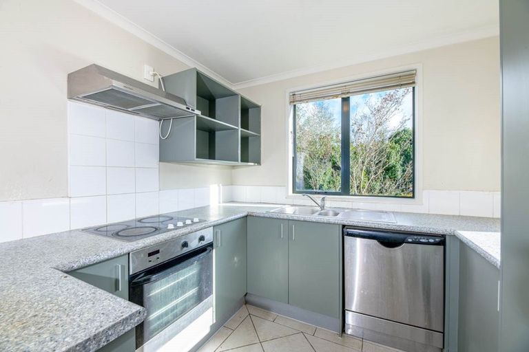 Photo of property in 12 Barnea Circle, Glen Eden, Auckland, 0602